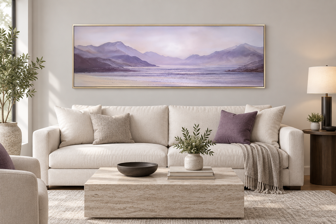 Lavendelviolettes Berglandschafts-Wandbild (lange horizontale Wand)