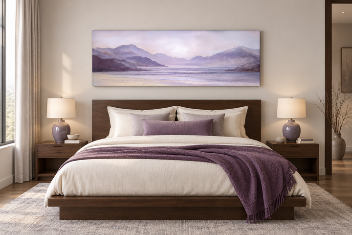 Lavendelviolettes Berglandschafts-Wandbild (lange horizontale Wand)