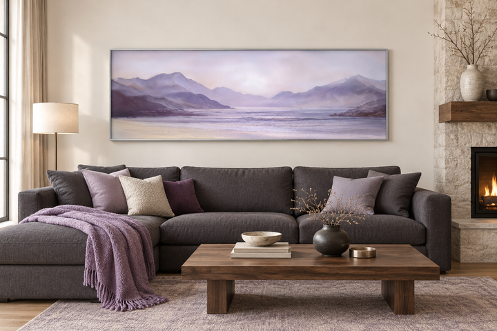 Lavendelviolettes Berglandschafts-Wandbild (lange horizontale Wand)