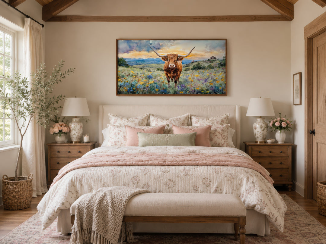 Texas Longhorn Kuh im Wildblumenfeld Gerahmte Leinwand Wandkunst 