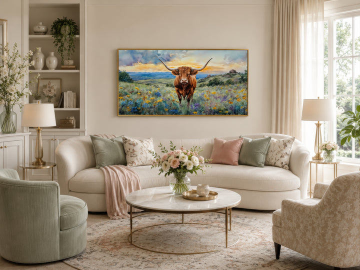 Texas Longhorn Kuh im Wildblumenfeld Gerahmte Leinwand Wandkunst 