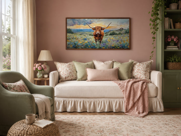 Texas Longhorn Kuh im Wildblumenfeld Gerahmte Leinwand Wandkunst 