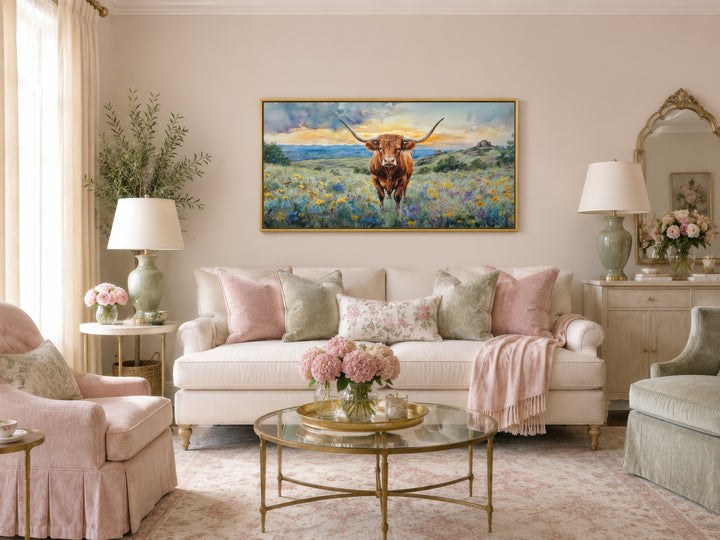 Texas Longhorn Kuh im Wildblumenfeld Gerahmte Leinwand Wandkunst 